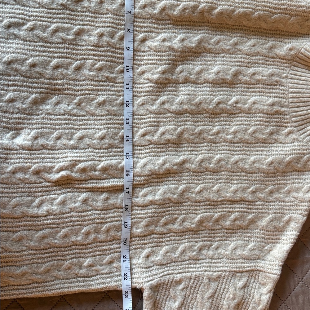 Time and Tru Elegant Cream Cable Knit Sweater Oversized. NWT size L - Picture 8 of 8